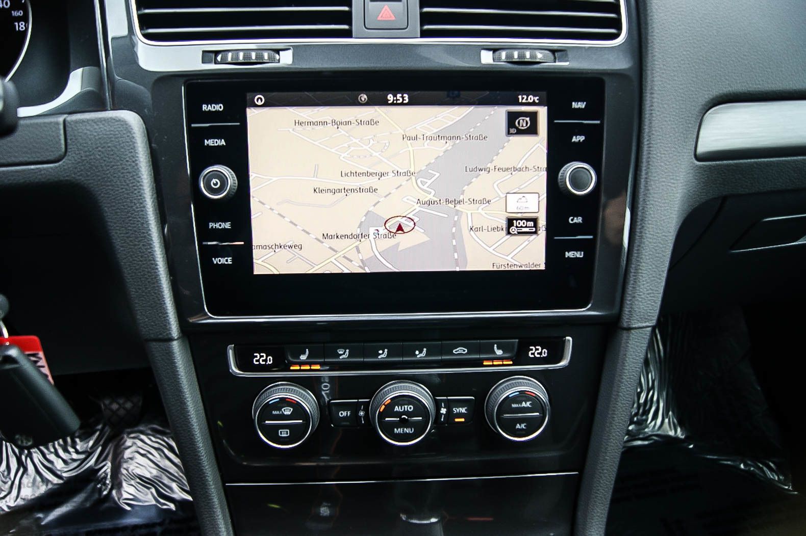 Fahrzeugabbildung Volkswagen Golf VII Variant Comfortline LED ACC SIHZG 1HAND