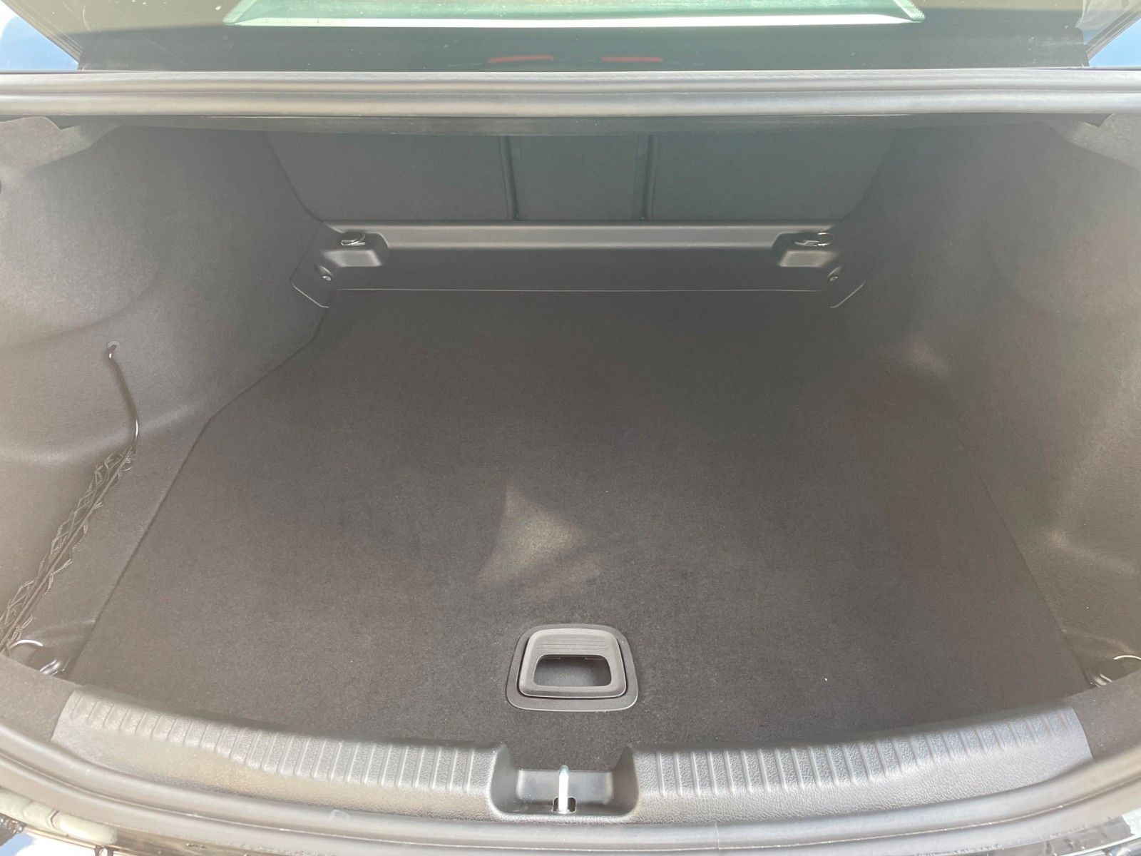 Fahrzeugabbildung Mercedes-Benz C 200 d AVANTGARDE 360°+TOTW+Carplay+Ambiente