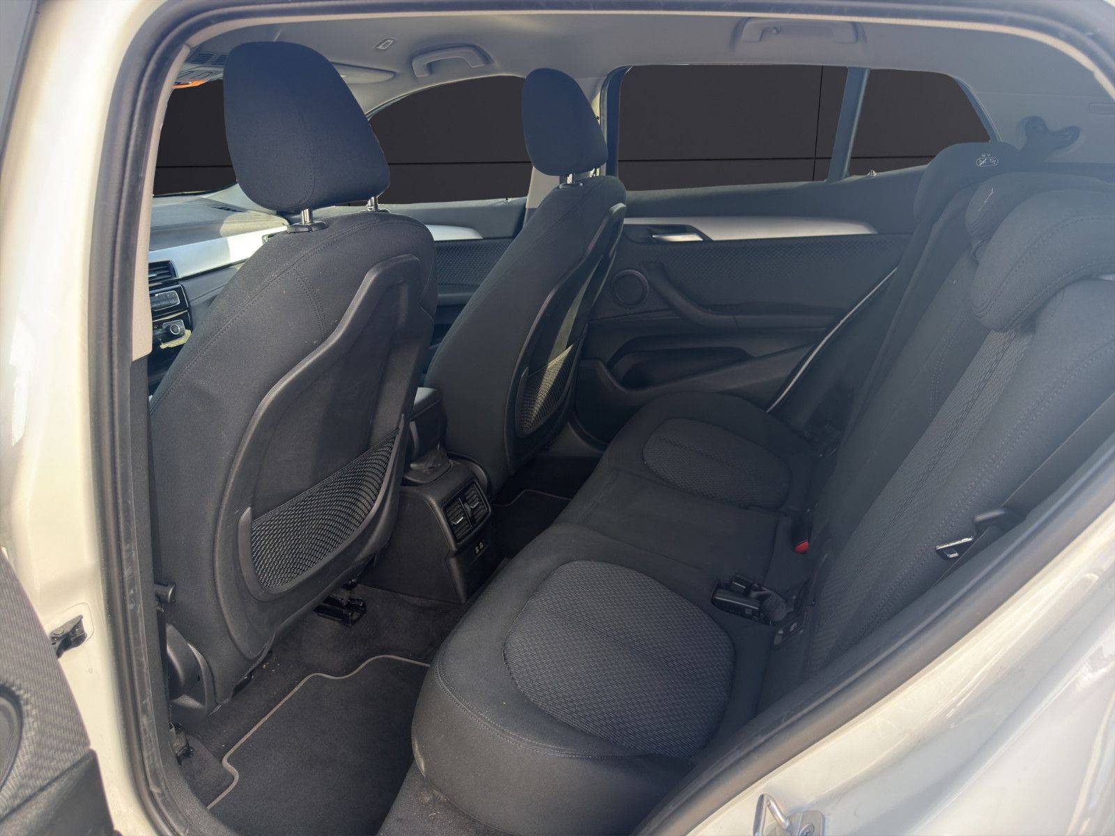 Fahrzeugabbildung BMW X2 sDrive 18 i Advantage/Performance/Tempomat/