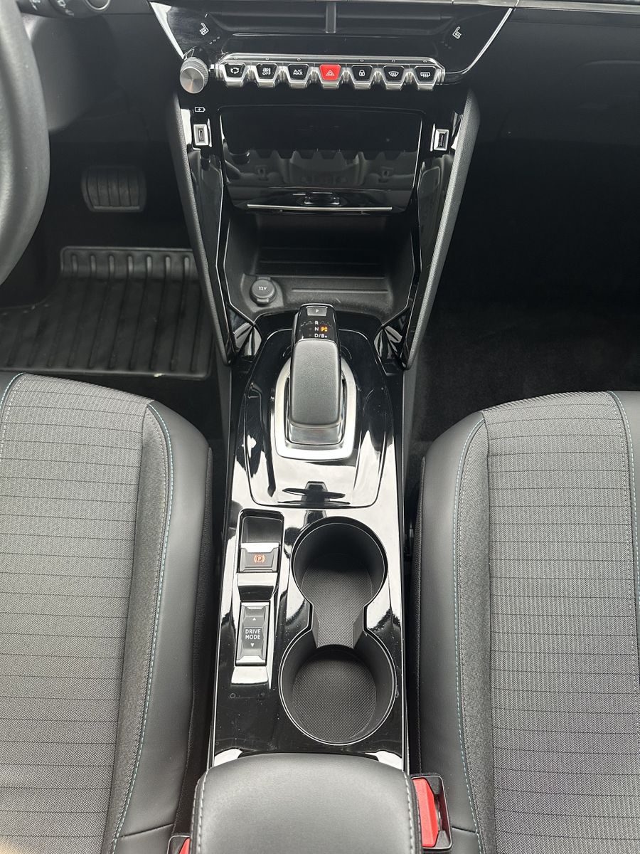 Fahrzeugabbildung Peugeot 2008 e Allure AT NAV+LED+KAMERA+SHZ+PARKASS