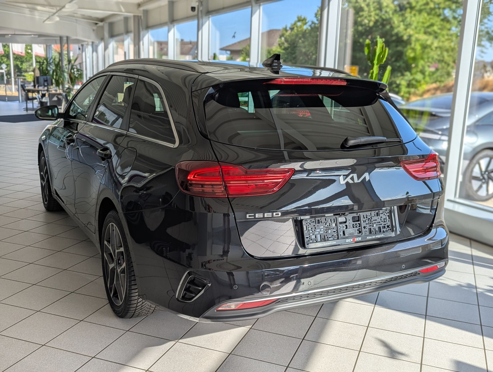 Fahrzeugabbildung Kia cee'd Sportswagon 1.5 Ultim Style-Pak JBL ACC 7J