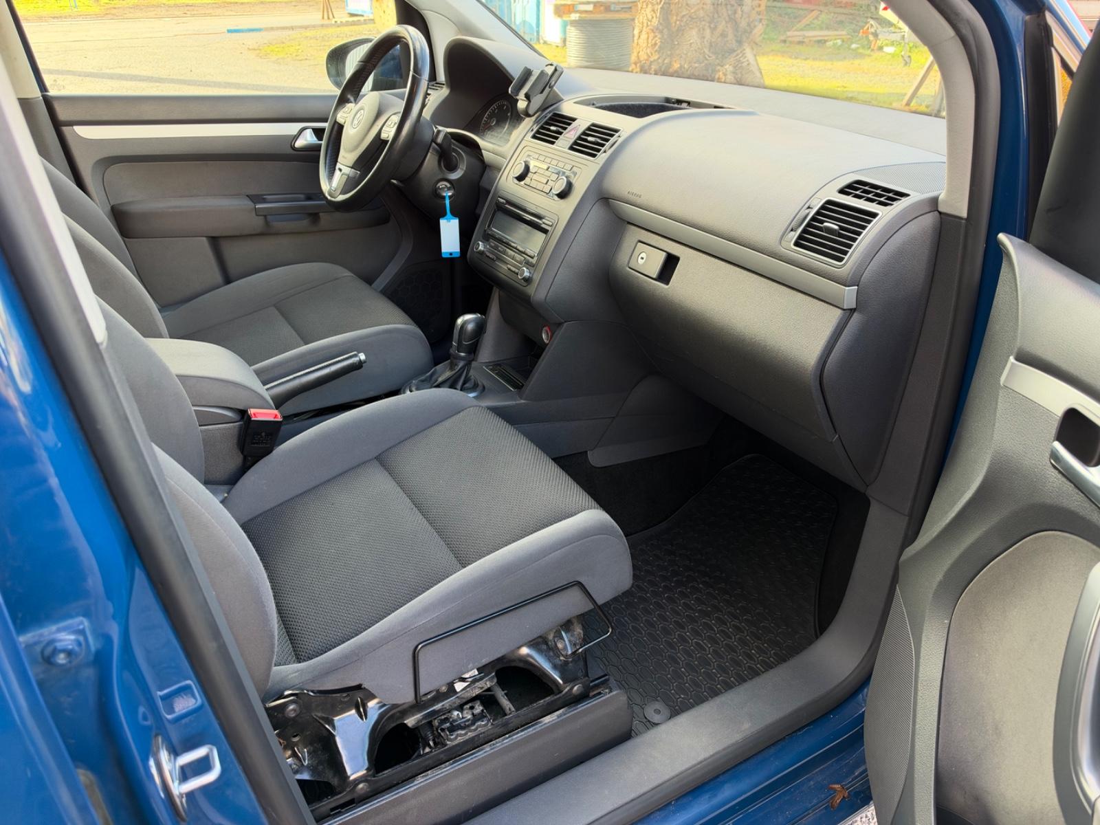 Volkswagen Touran 2012 — photo 15