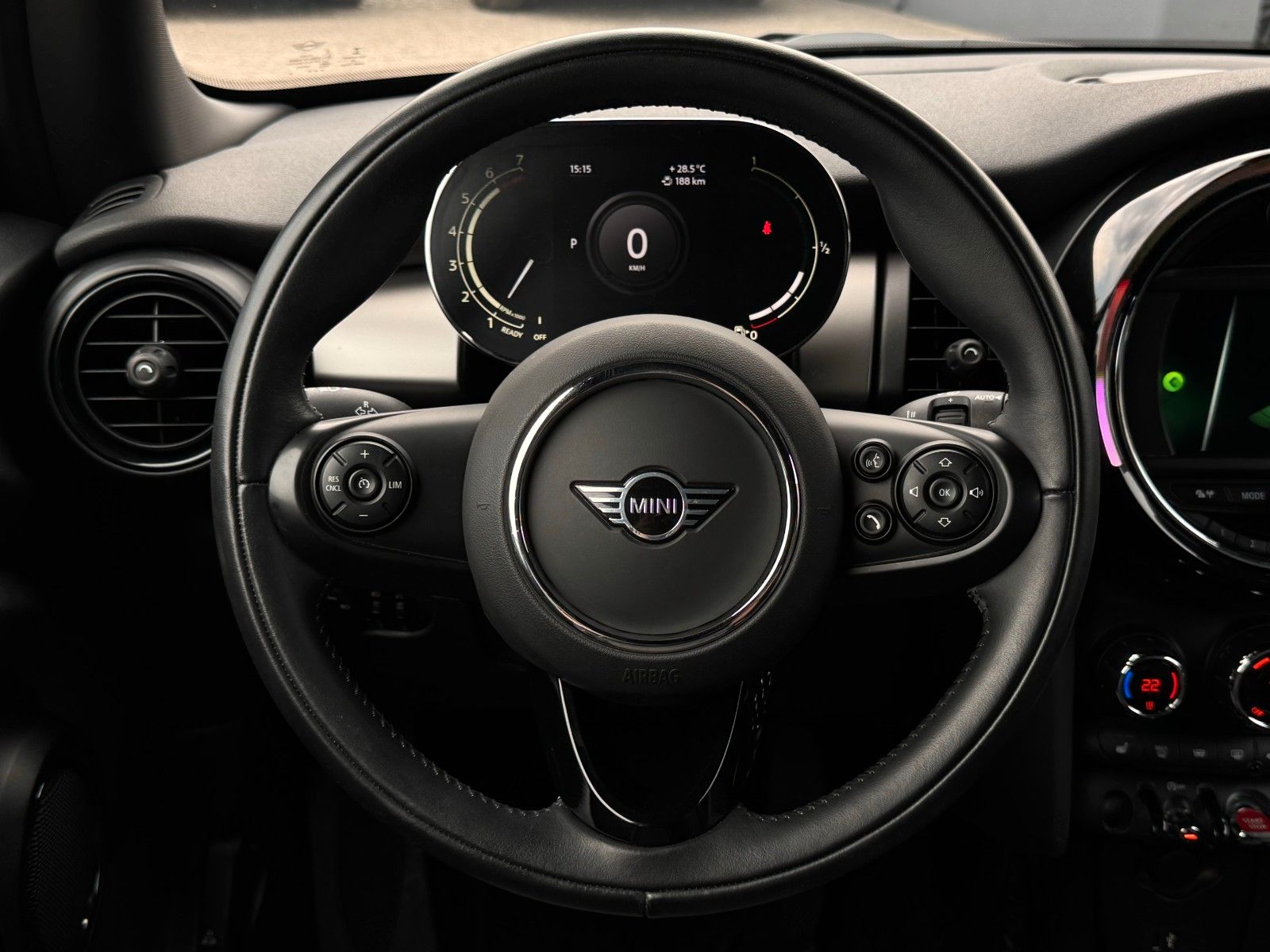 Fahrzeugabbildung MINI ONE Aut. CarPlay Navigation Tempomat PDC SHZ