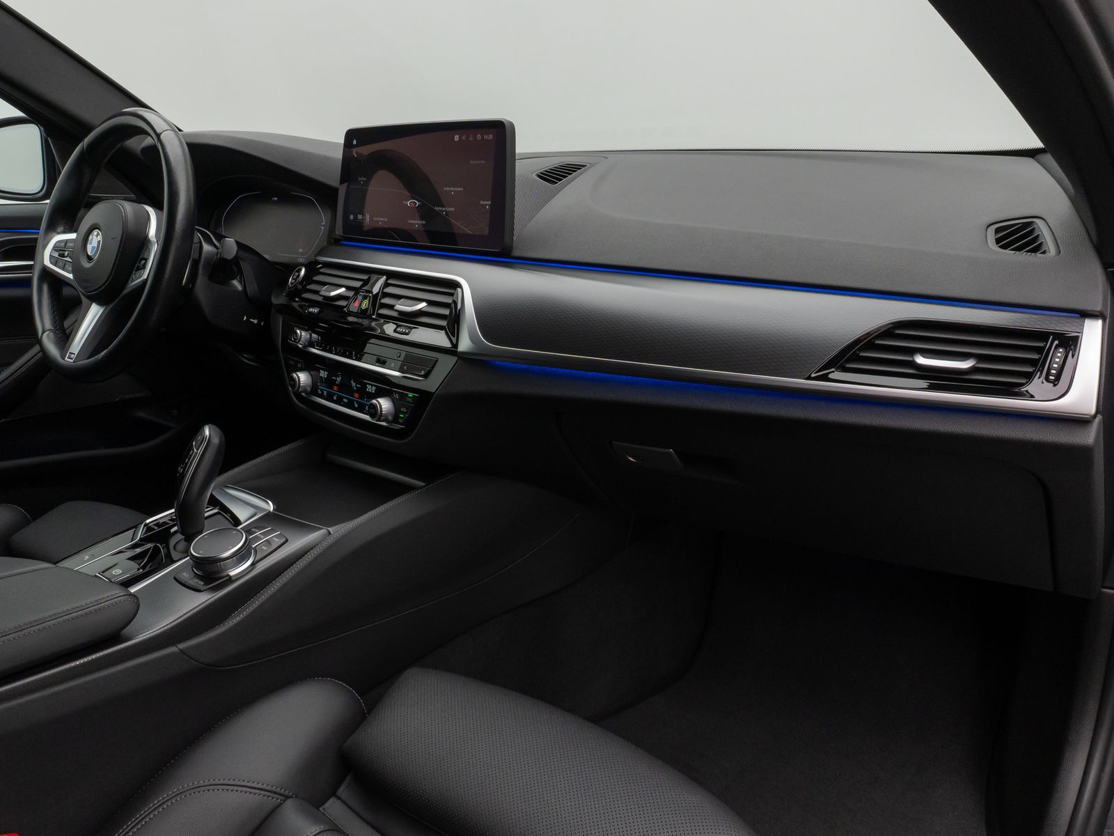 Fahrzeugabbildung BMW 530d xD M Sport Kamera HUD DAB H/K Komfort Alarm