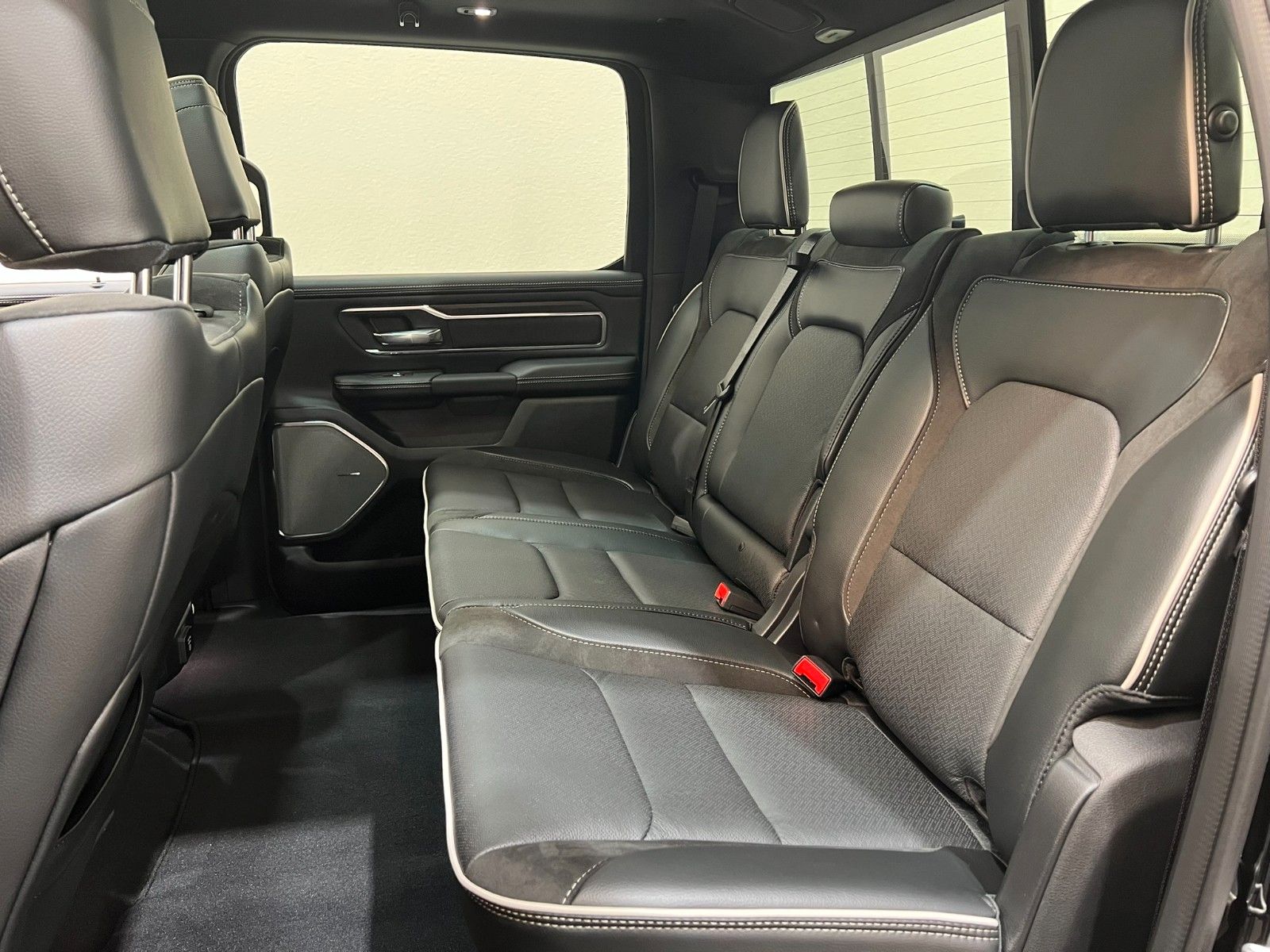 Fahrzeugabbildung Dodge RAM 1500 Laramie Night Premium, LUFT/MFT*AKTION*