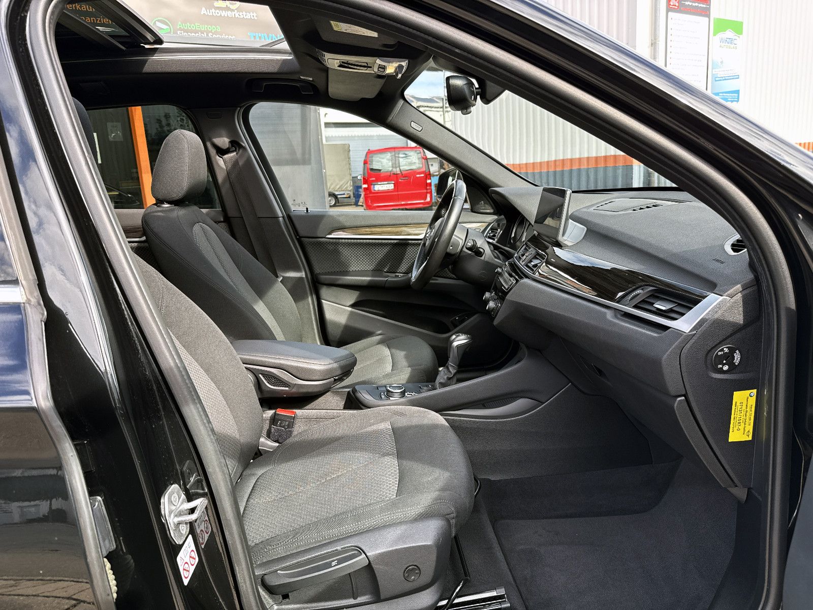 Fahrzeugabbildung BMW X1 xDrive25e Advantage ACC KAM AHK PANO HUD H&K