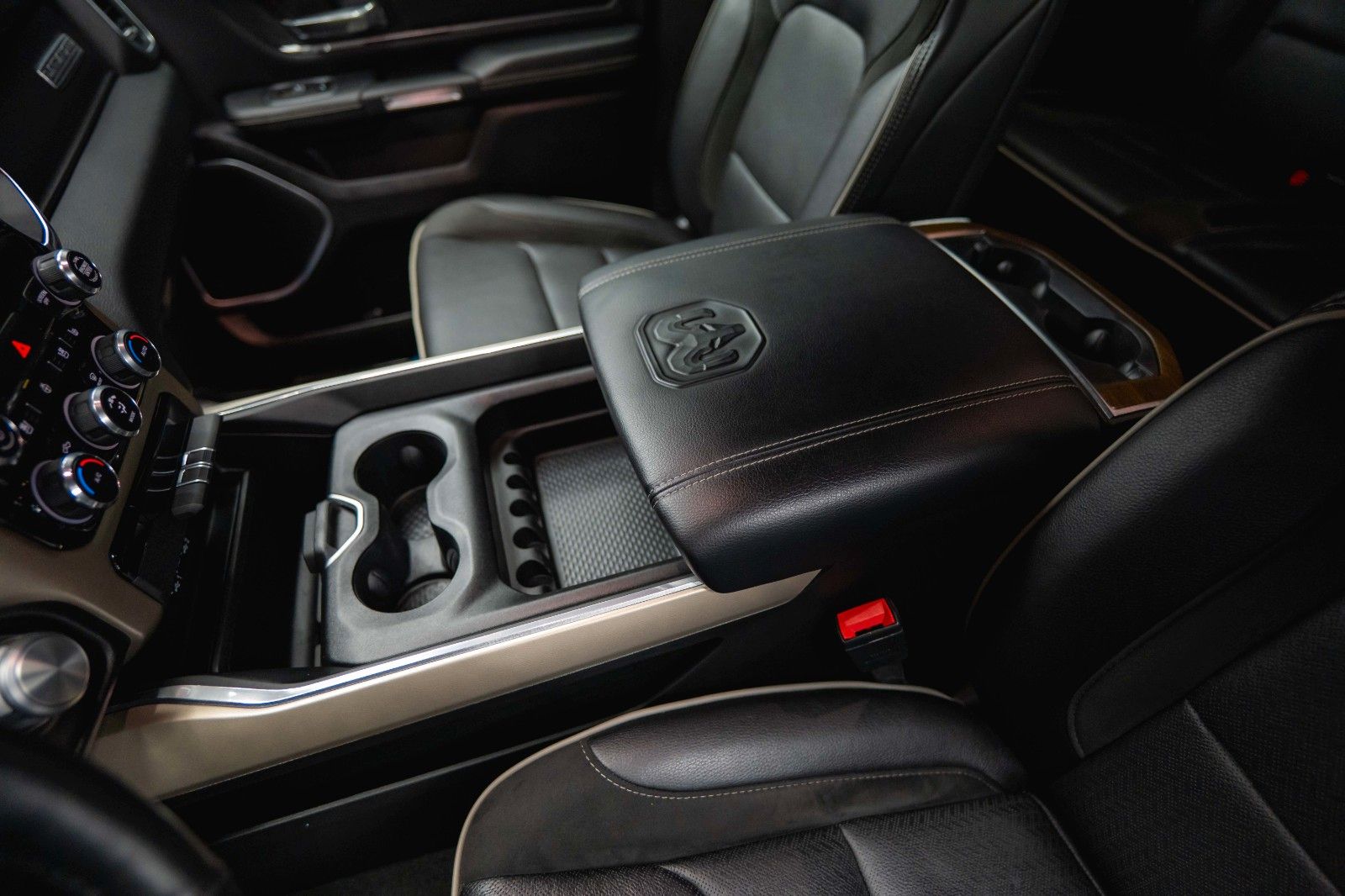 Fahrzeugabbildung Dodge RAM 5.7 V8 HEMI 4x4 LARAMIE LPG Offroad Bodylift