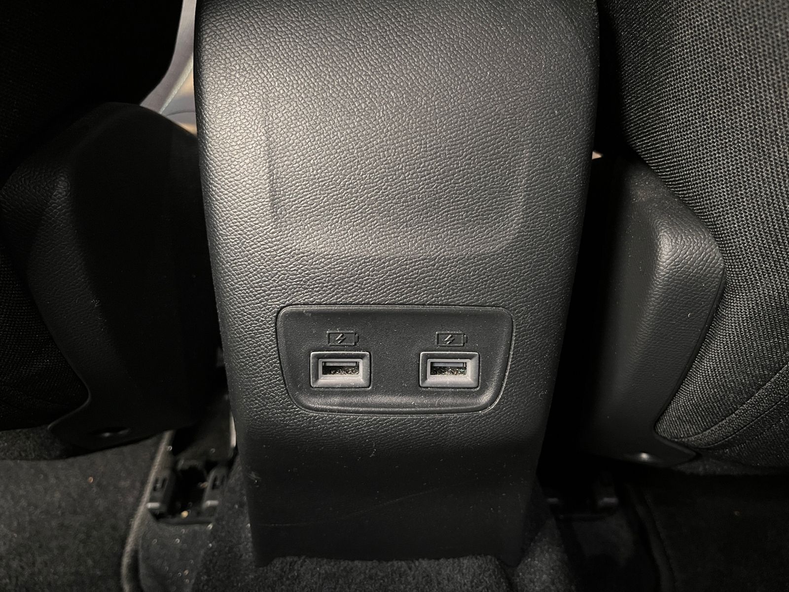 Fahrzeugabbildung Peugeot 2008 Allure LED NAV DAB SHZ PDC ALU