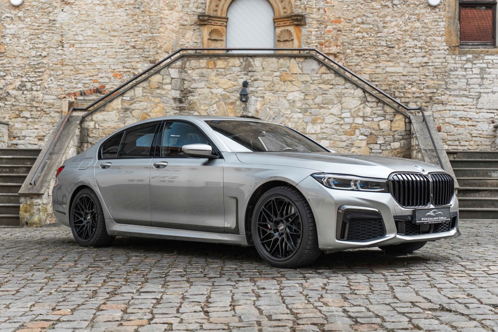 Fahrzeugabbildung BMW 745 e M Sportpaket Laserlicht Head Up Harman