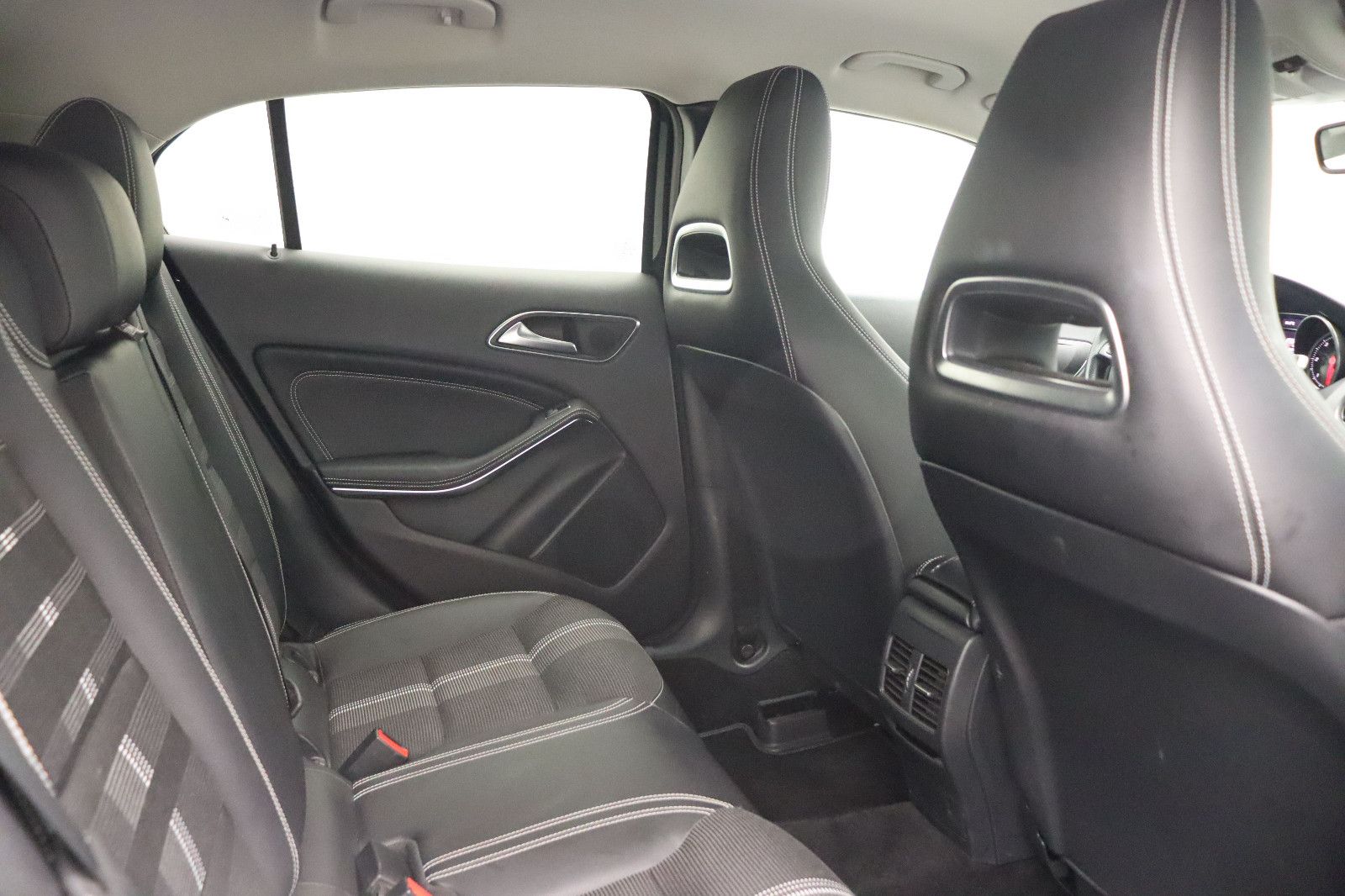 Fahrzeugabbildung Mercedes-Benz GLA 220 d 4Matic AHK NAVI KAMERA LED