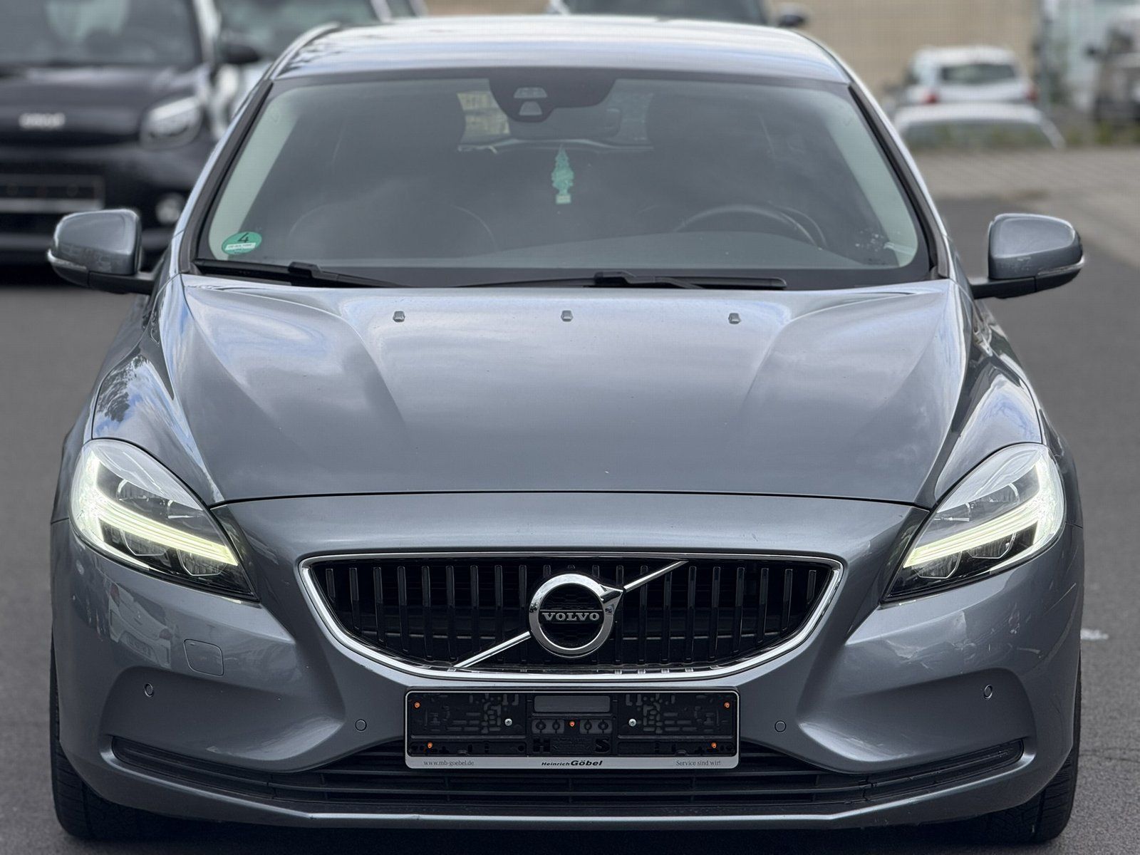 Fahrzeugabbildung Volvo V 40 T2 2.0 Momentum (EURO 6d-TEMP)