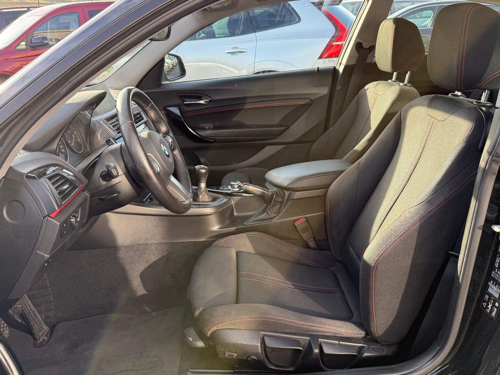 Fahrzeugabbildung BMW 118d xDrive Sport-Line Navi HiFi PDC GRA SHZ