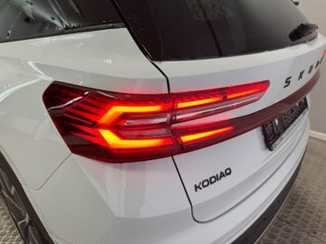 Fahrzeugverkauf 31 Skoda Kodiaq 2.0 TDI 4x4 Sportline Pano AHK 7-Sitze
