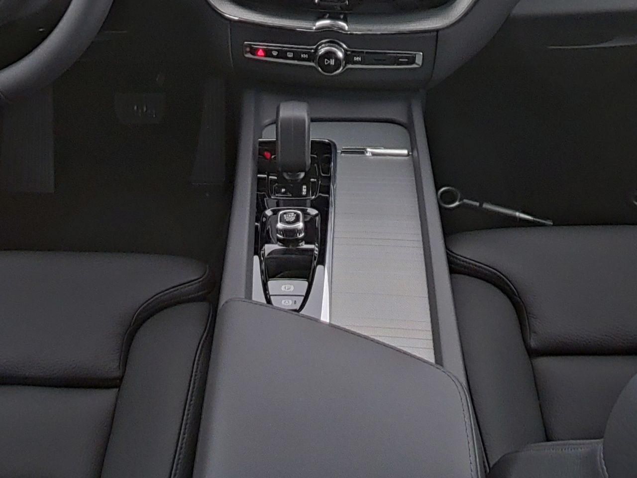 Fahrzeugabbildung Volvo XC60 Plus Dark Recharge Plug-In Hybrid AWD