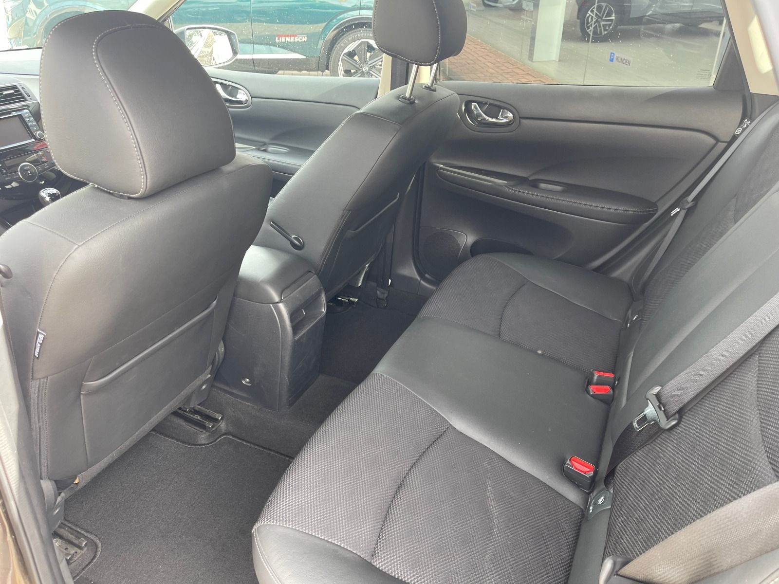 Fahrzeugabbildung Nissan Pulsar 1.2 N-Connecta Navi/AHK/Allwetterreifen