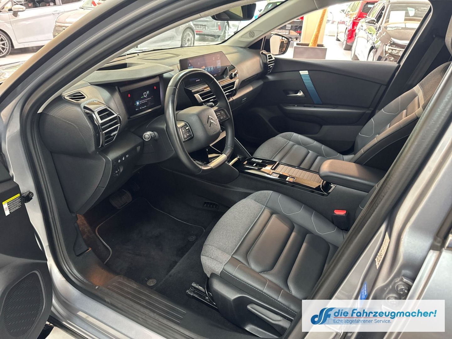 Fahrzeugabbildung Citroën C4 E- Shine HUD Navi 360 Kamera LED Apple CarPla