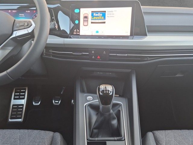 Fahrzeugabbildung Volkswagen Golf VIII Lim. Move TSI LED RFK AID SH LM