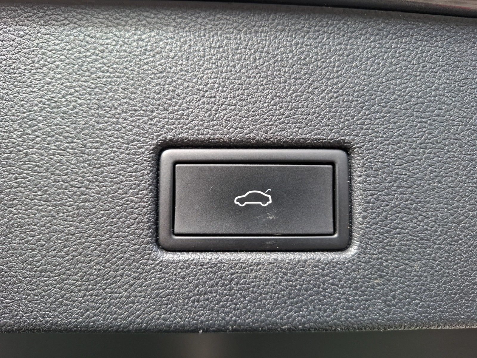 Fahrzeugabbildung Volkswagen T-Roc TSI Style DSG LEDplus Navi AID ACC RFK SH