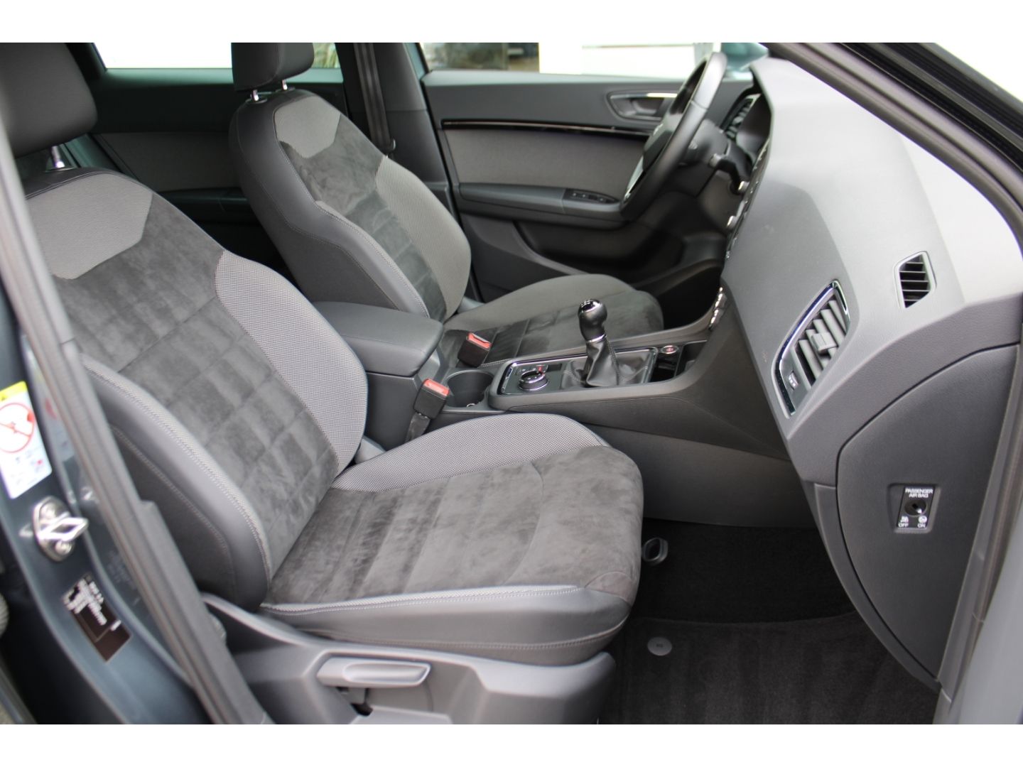 SEAT Ateca 1.5 TSI Xcellence LED GJR GRA RFK Navi AHK - Image 11