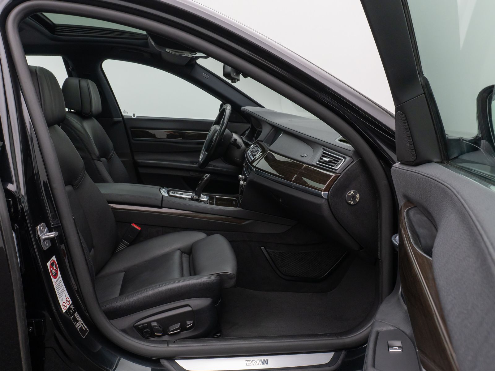 Fahrzeugabbildung BMW 740d xD Glasdach Kamera HUD HiFi Lenkrhzg SoftCl