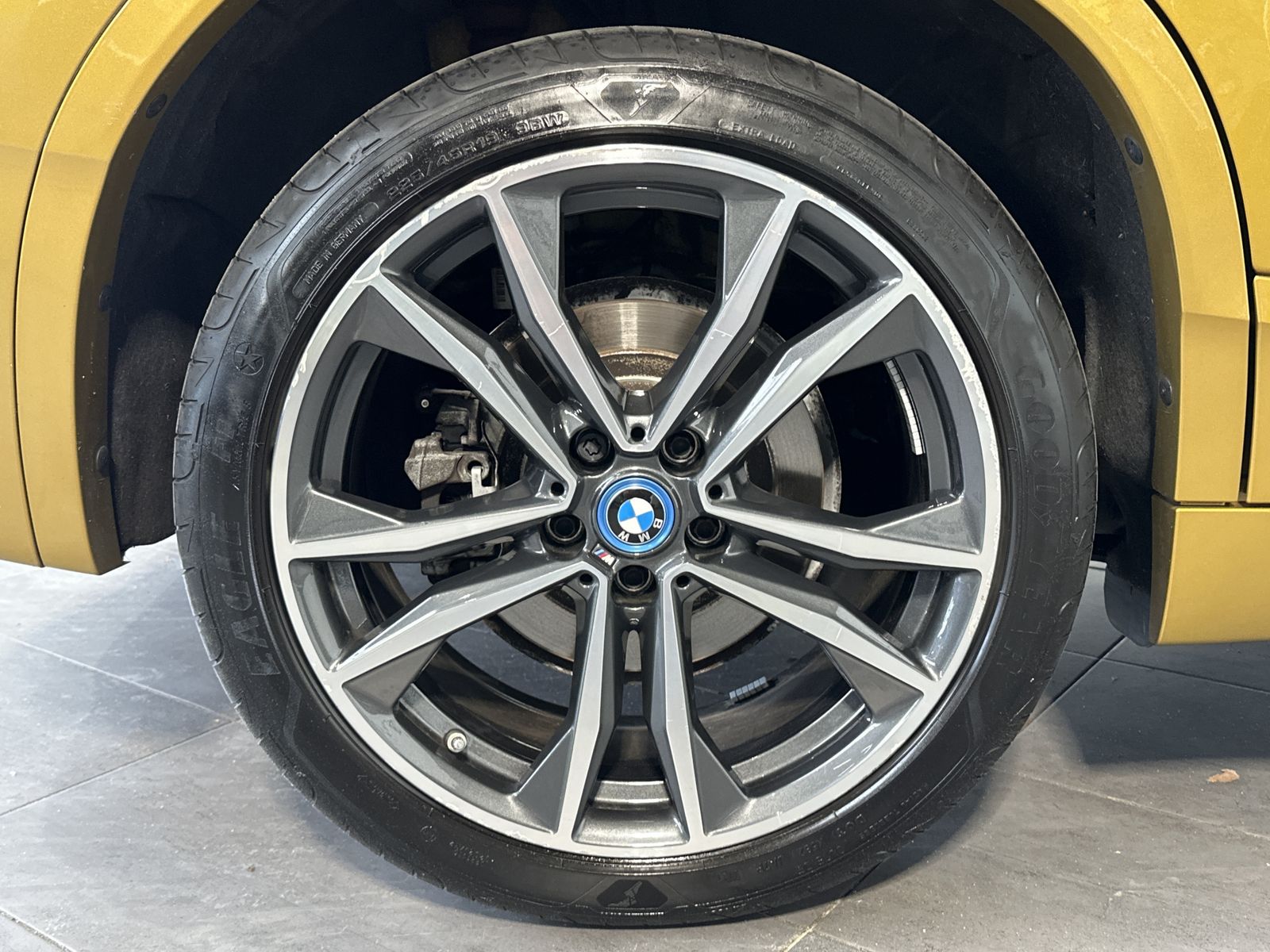 Fahrzeugabbildung BMW X2 xDrive25e M-Sport NAV+LED+HEAD-UP+ACC+19ZO+PP