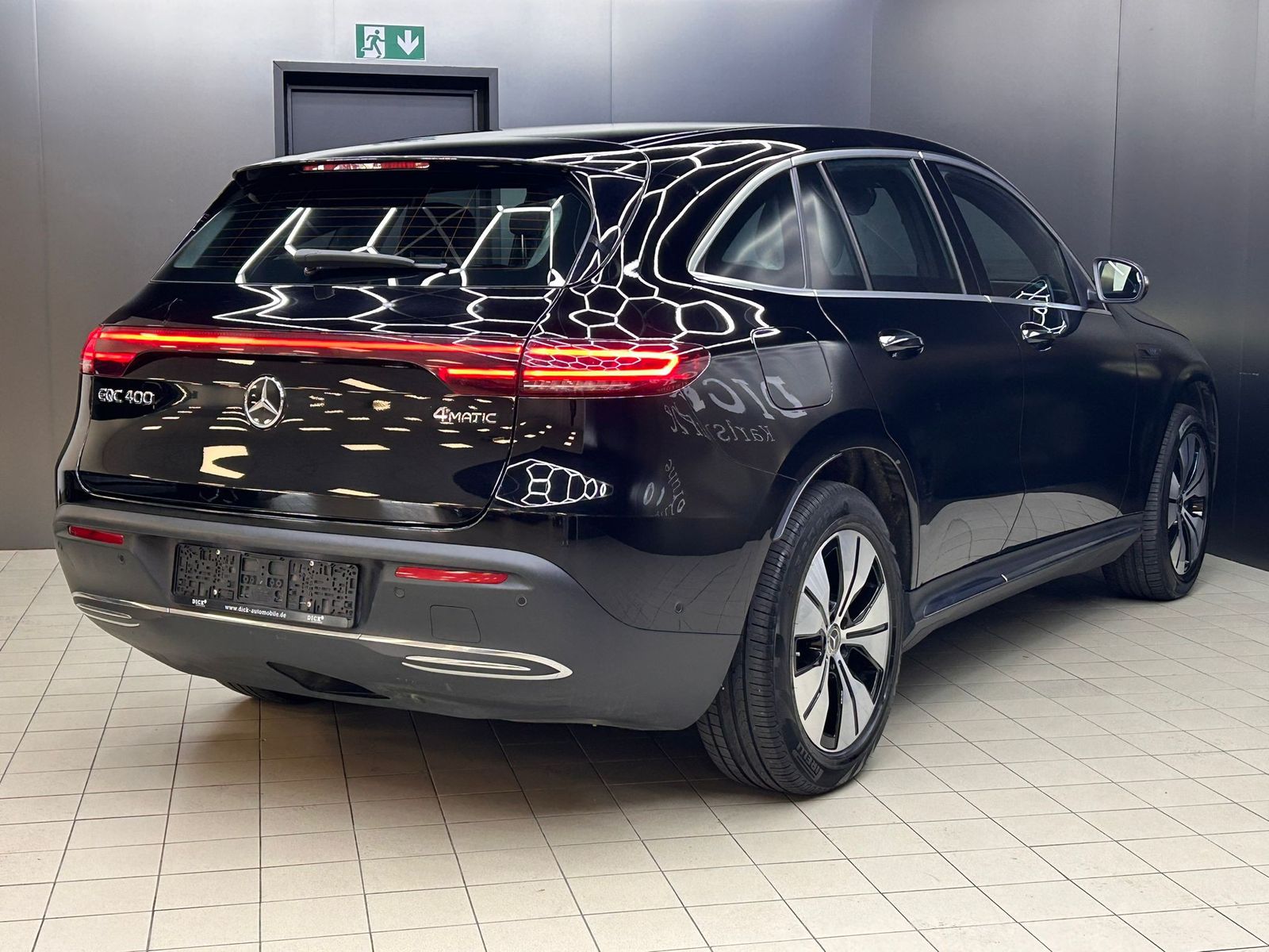 Fahrzeugabbildung Mercedes-Benz EQC 400 4M WIDES+MULTIB+HEAD+ACC+SHZ+AHK+WP+360+