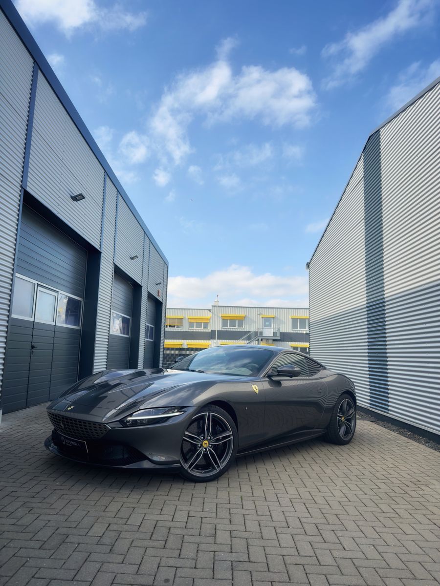 FERRARI Roma
