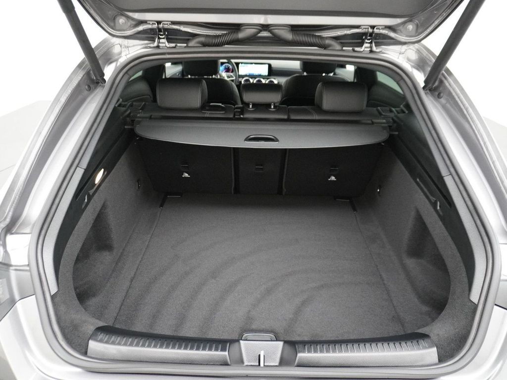 Mercedes-Benz CLA 180 Shooting Brake Star Edition Luxury Line