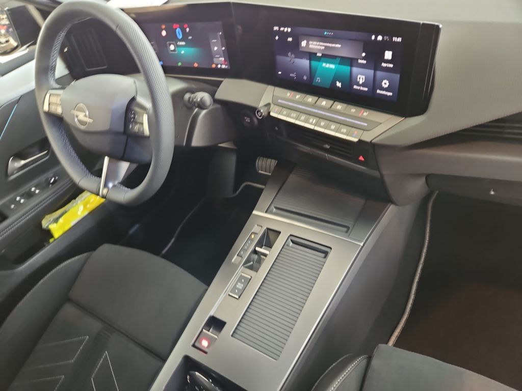 Fahrzeugabbildung Opel Astra ST Plug-In-Hybrid Ultimate AHZV