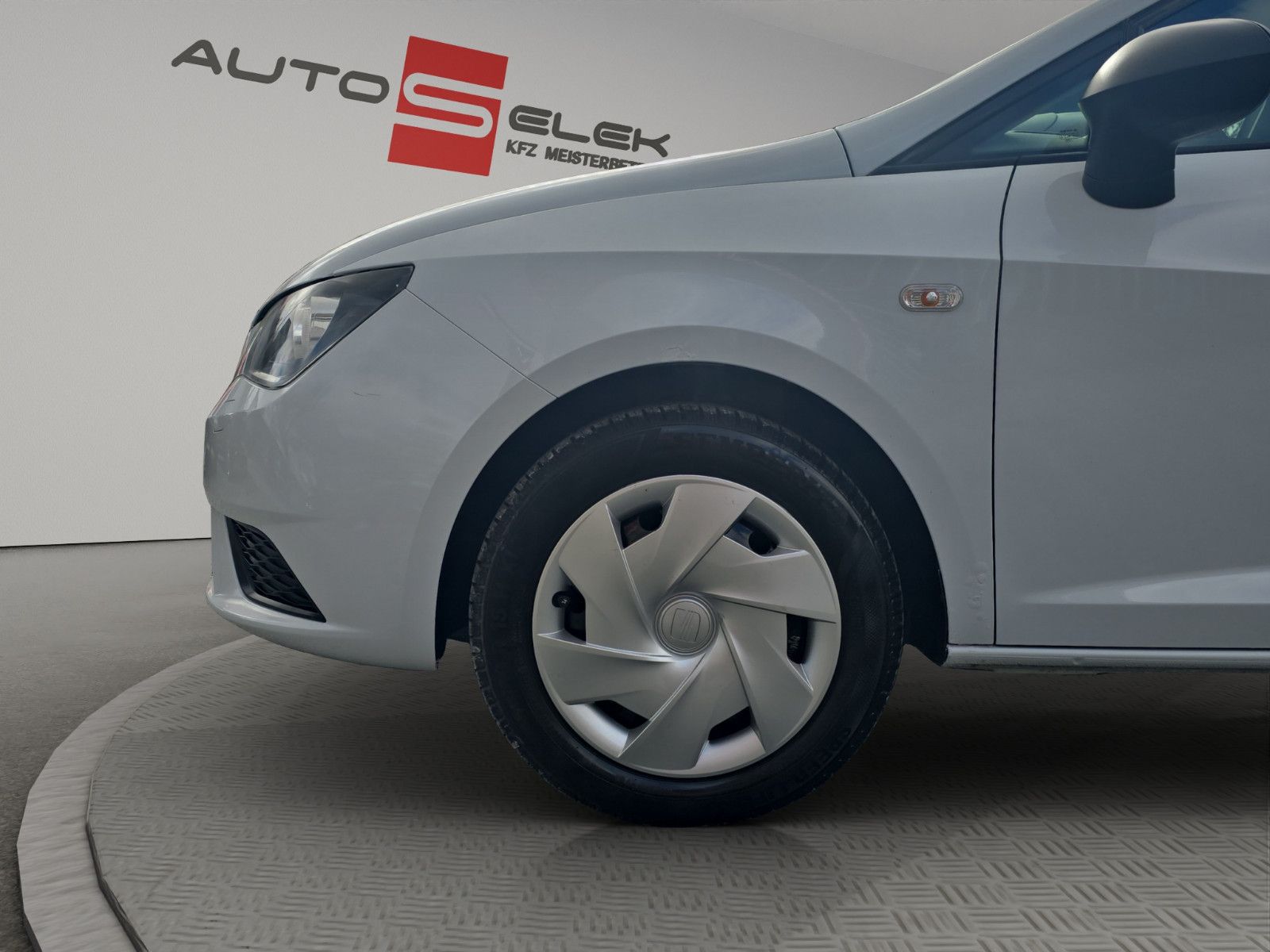 Fahrzeugabbildung SEAT Ibiza Lim. Reference Salsa Klima Sitzeheizung