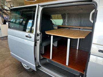 Volkswagen T5 *CAMPER*KÜCHE*BETT(aufklappbar)*ESSTISCH*AHK*