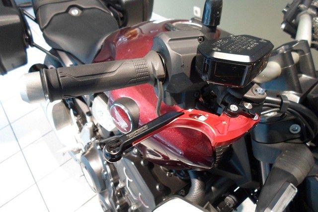 Fahrzeugabbildung Honda CB1000R mit Seitenkoffer