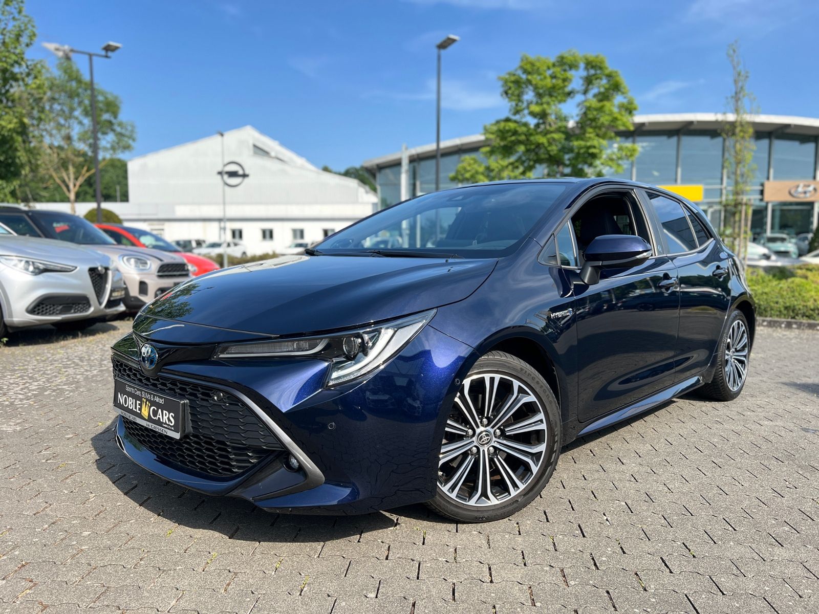 Fahrzeugabbildung Toyota Corolla 2.0 Hybrid Team D JBL LED RFK NAVI SHZ