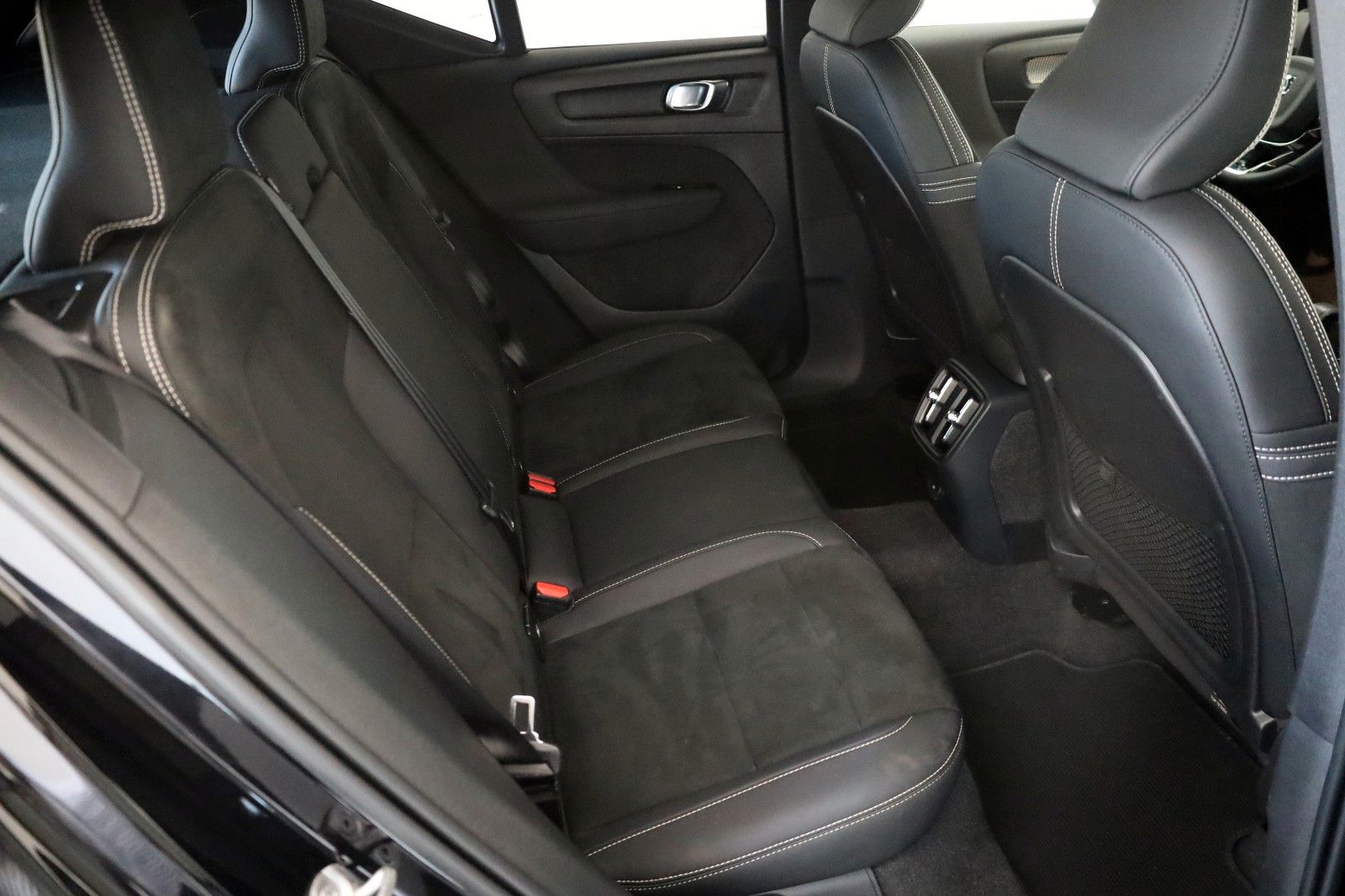 Fahrzeugabbildung Volvo XC40 Plus Recharge,T.Leder,Navi,LED,Kamera,SH