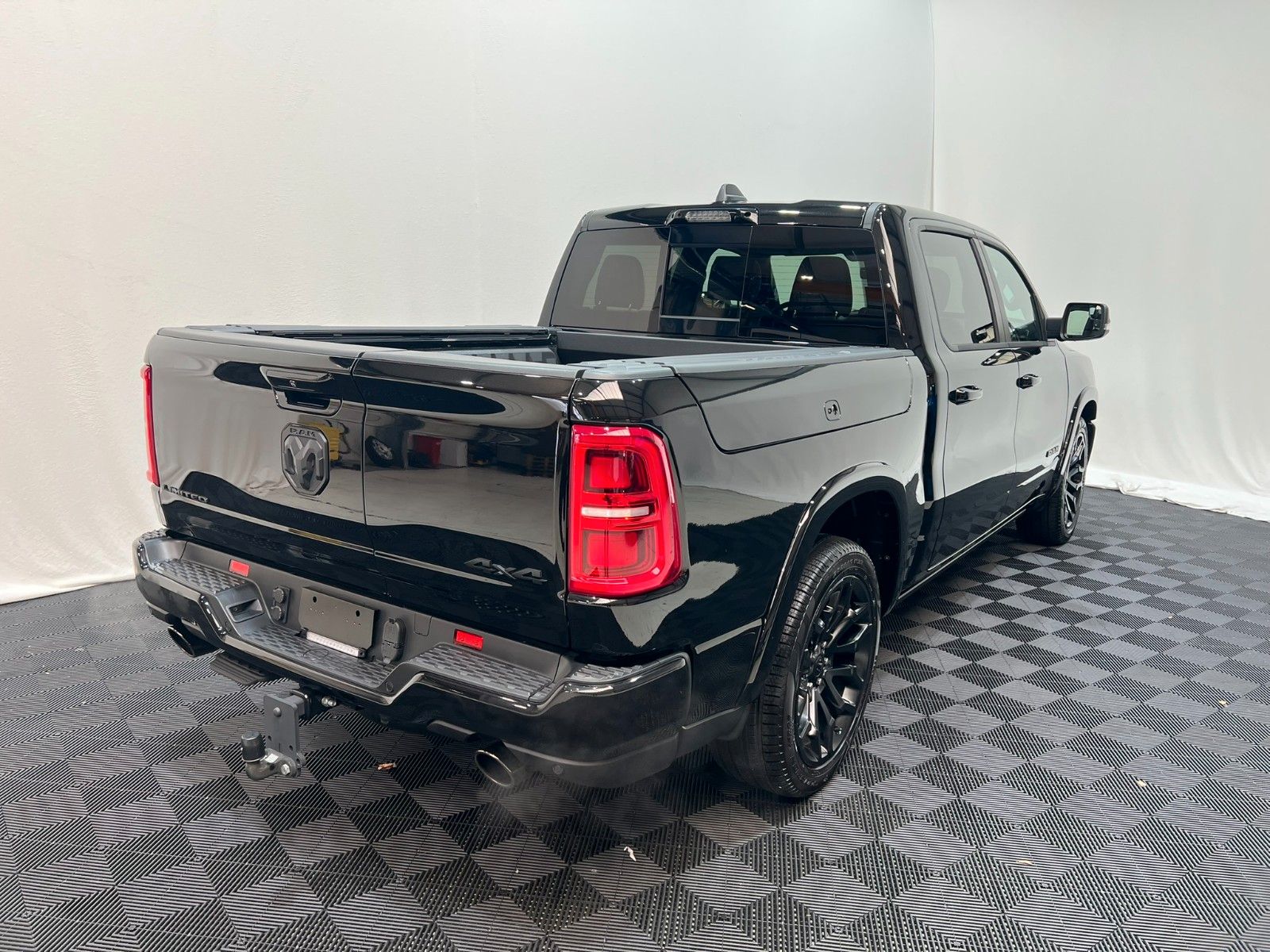 Fahrzeugabbildung Dodge RAM 1500 Limited Night  H/O 3.0L / MFT