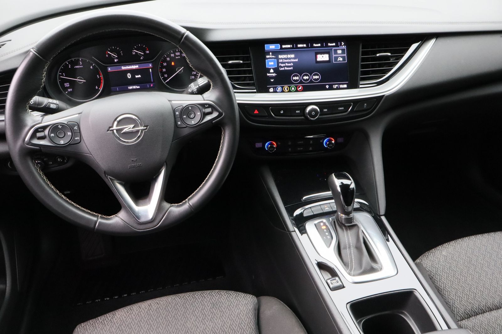 Fahrzeugabbildung Opel Insignia SpT 2.0 D Aut. Business NAV+KAM+SHZ+PP