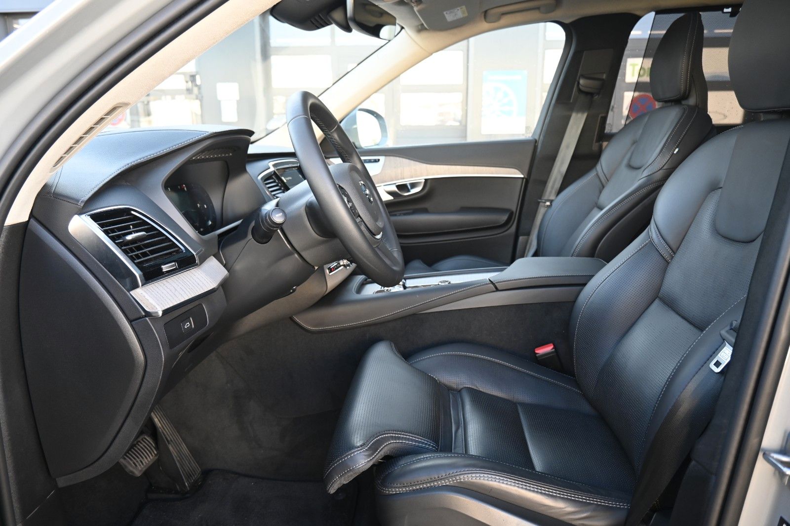 Fahrzeugabbildung Volvo XC90 B5D AWD Ultimate Bright*LED*PANO*STHZ*360*