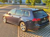 Volkswagen Golf 1.6 TDI 4MOTION BMT CUP Variant CUP - Volkswagen Golf: 4motion V6