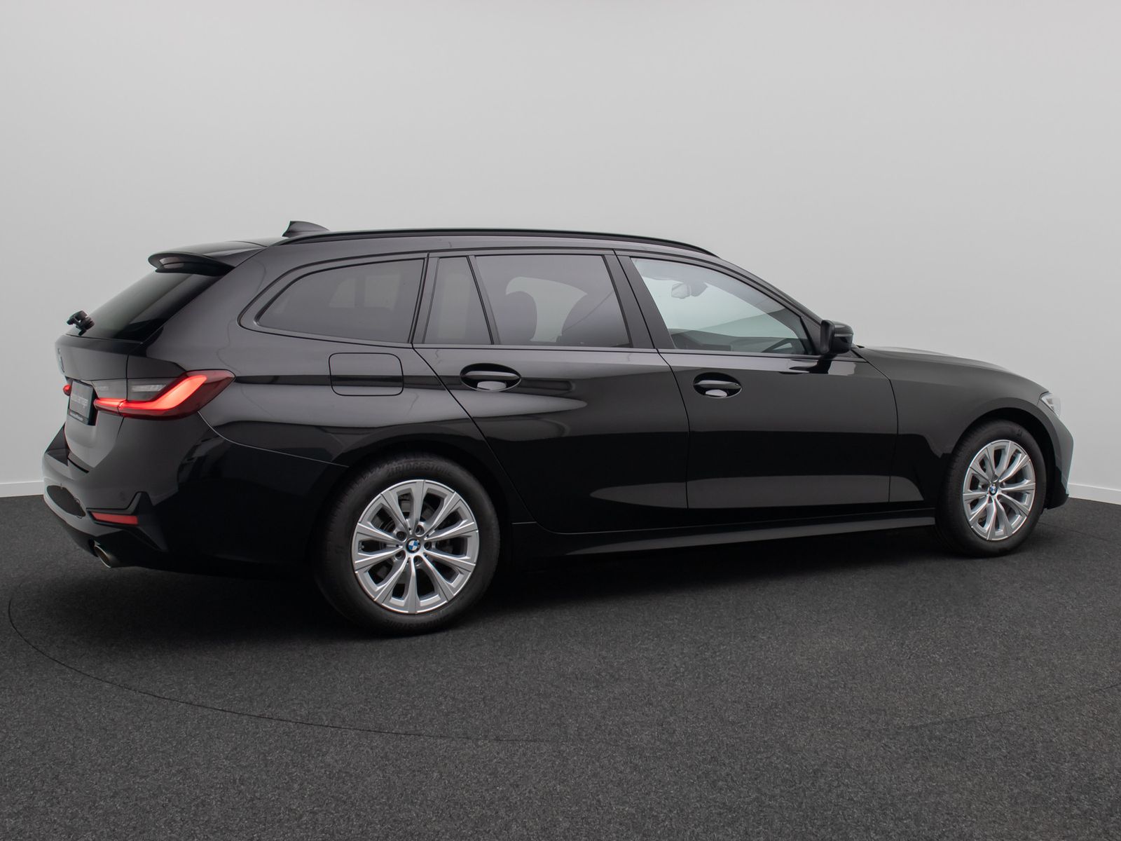 Fahrzeugabbildung BMW 318d DAB CockPitPro Fernlichtassist PDC Sport