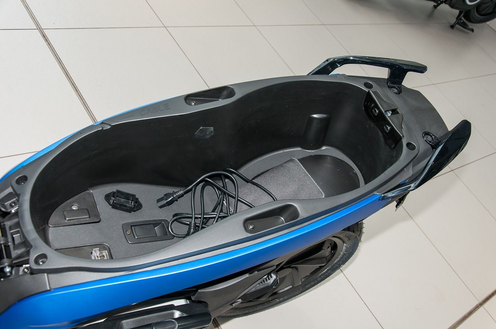 Fahrzeugabbildung SEAT MO 50 USB, Bluetooth, Staufach für 2 Helme, 45 k