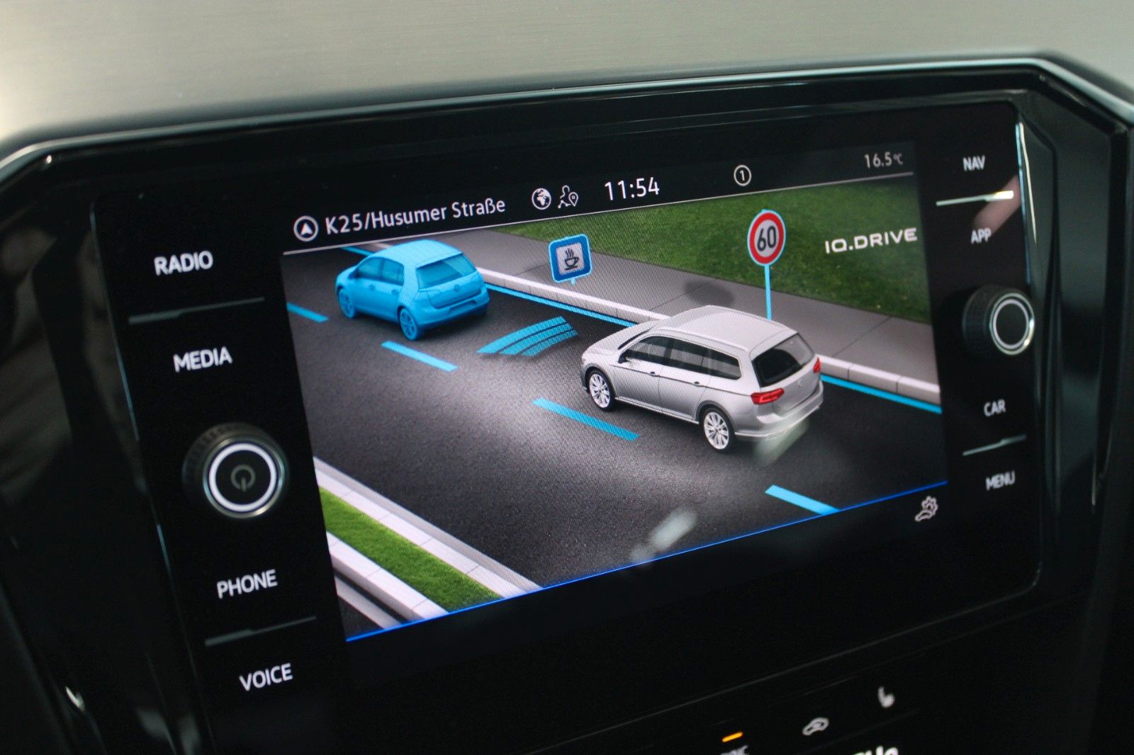 Fahrzeugabbildung Volkswagen Passat 2.0 TDI DSG Elegance LED CAM ACC NAVI uvm