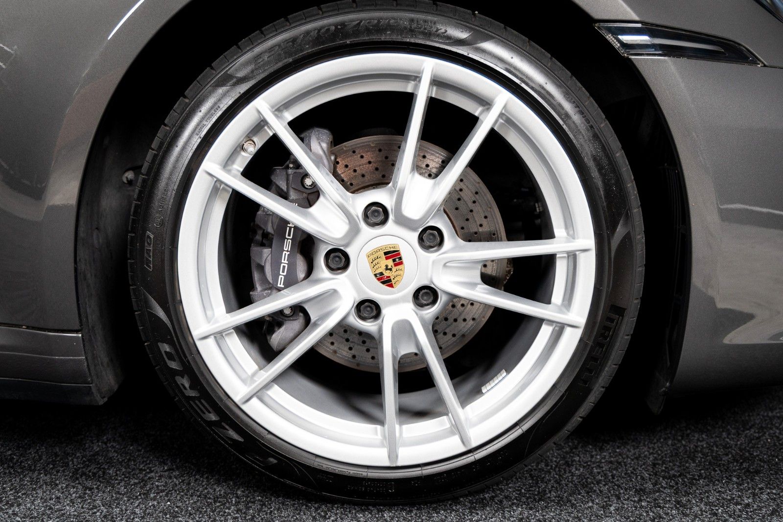 Fahrzeugabbildung Porsche 992 + 1. Hand + 16.050 km + Schiebedach + PDK