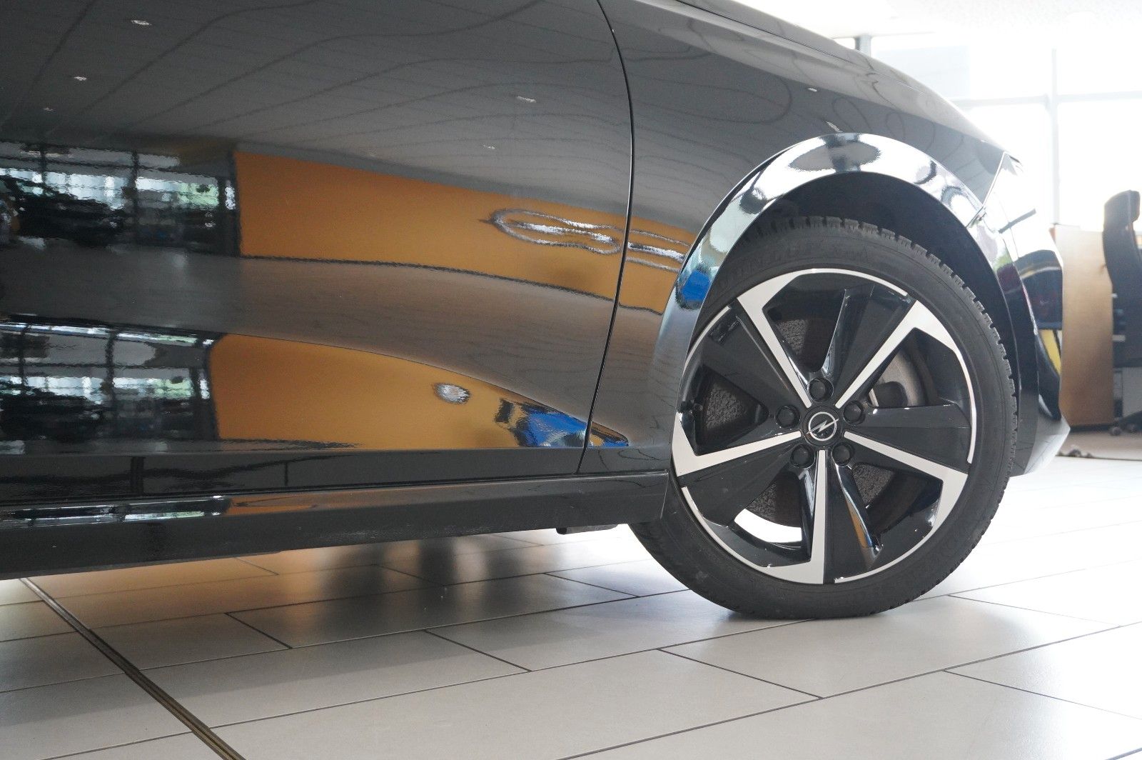 Fahrzeugabbildung Opel Astra L Lim. 1.6 HYBRID GS SPORT NAVI/LED/360°