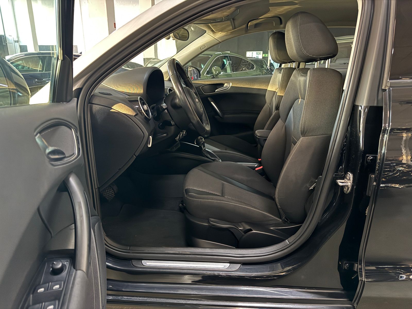 Fahrzeugabbildung Audi A1 1.6 TDI SPORTBACK S-TRONIC S-LINE AMBITION
