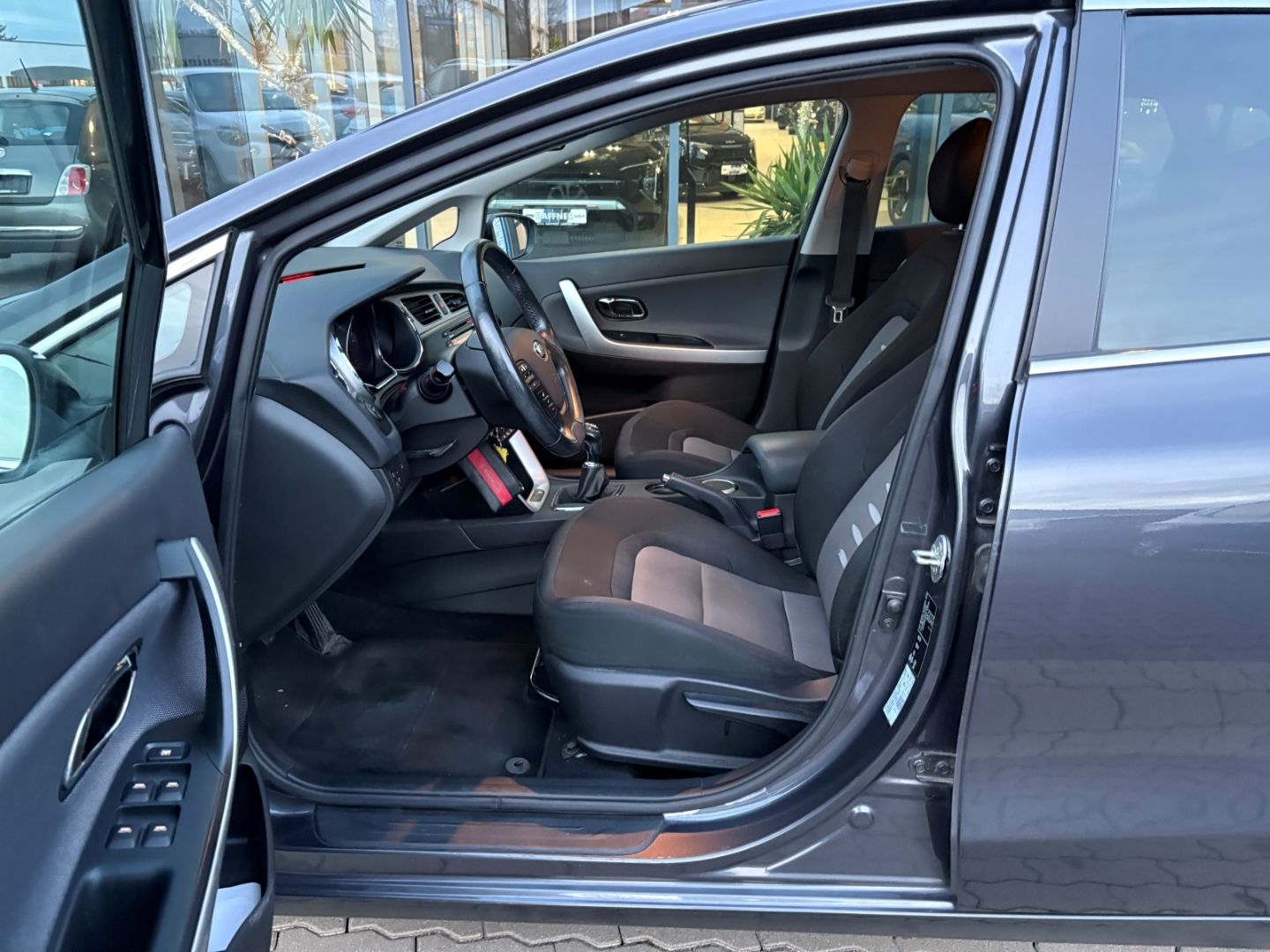 Fahrzeugabbildung Kia Ceed FIFA World Cup Edition Navi Mehrzonenklima