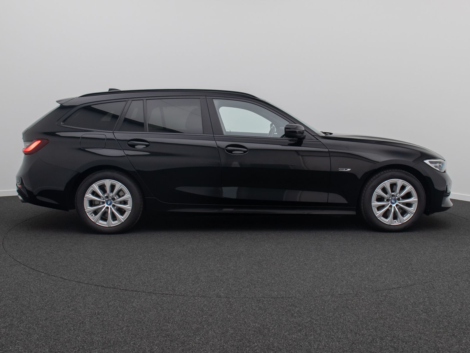 Fahrzeugabbildung BMW 320e Alarm LED DAB Panorama Leder M Sportleder
