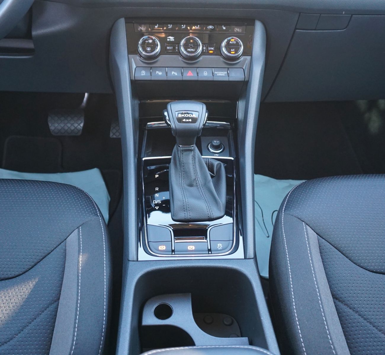 Fahrzeugabbildung SKODA Kodiaq Tour 4x4, LED,Navi,Kamera,SH,DAB,AHK