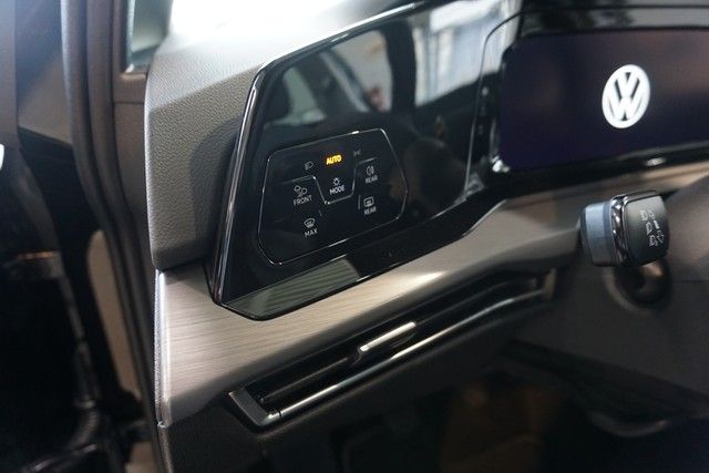 Fahrzeugabbildung Volkswagen Golf VIII TSI Style Matrix Navi Pano AID ACC PDC