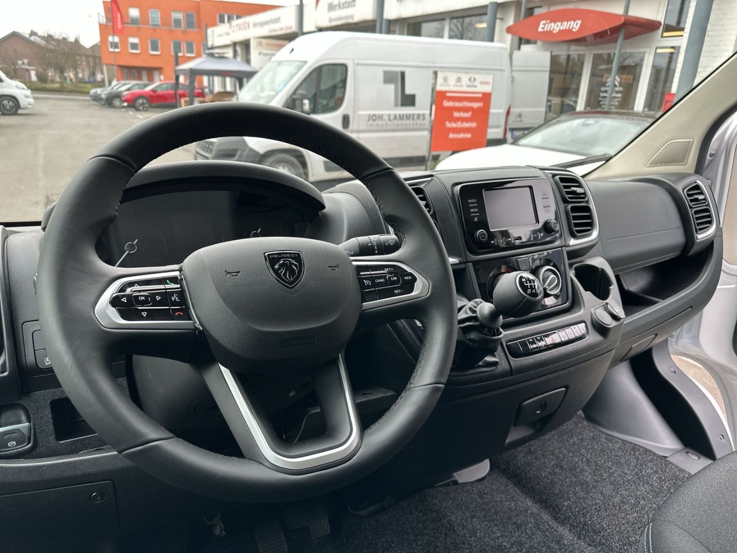 Fahrzeugabbildung Peugeot Boxer 2.2 Kastenwagen 335 L2H2 BlueHDi 140 SHZ