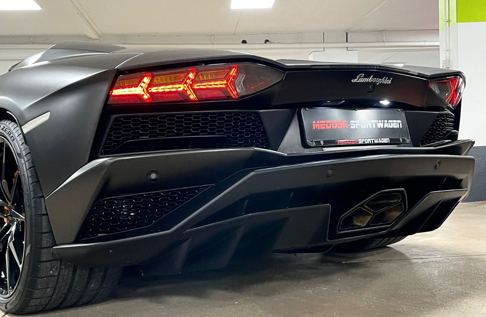 Fahrzeugabbildung Lamborghini AVENTADOR S ROADSTER CARBON LIFT GARANTİ TOPZUST